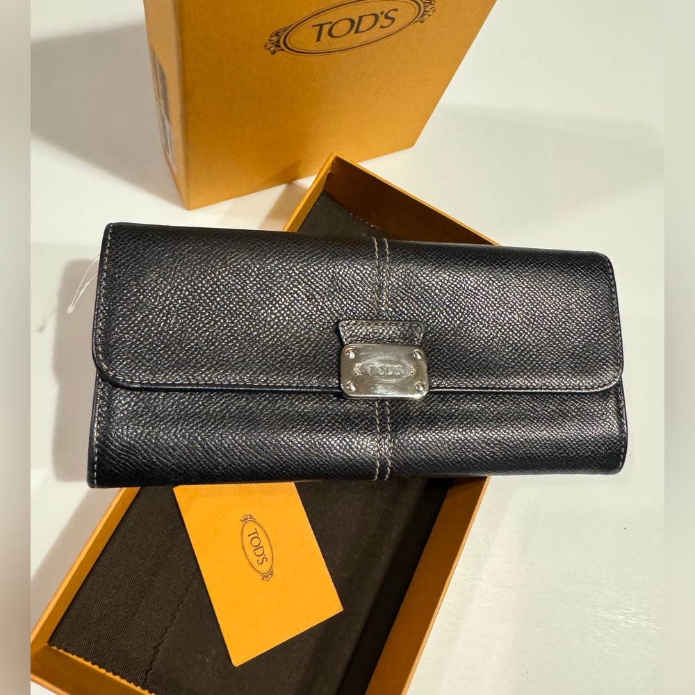 Tod’s long leather wallet